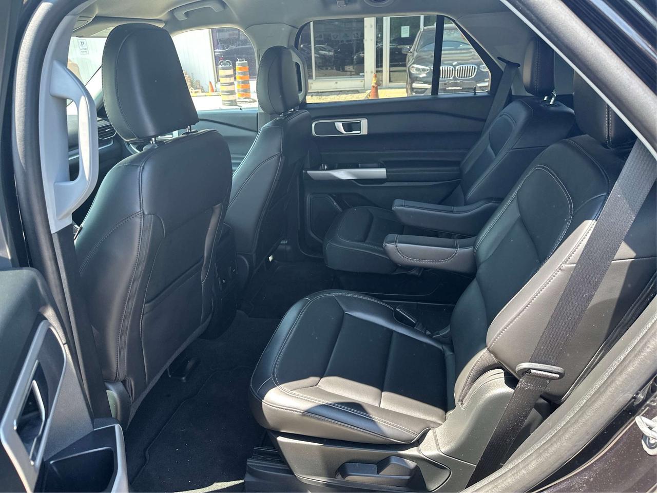 2024 Ford Explorer LEATHER CERTIFIED LOW KM  WE FINANCE ALL CREDIT! Photo