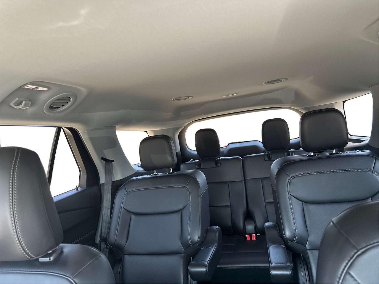 2024 Ford Explorer LEATHER CERTIFIED LOW KM  WE FINANCE ALL CREDIT! Photo