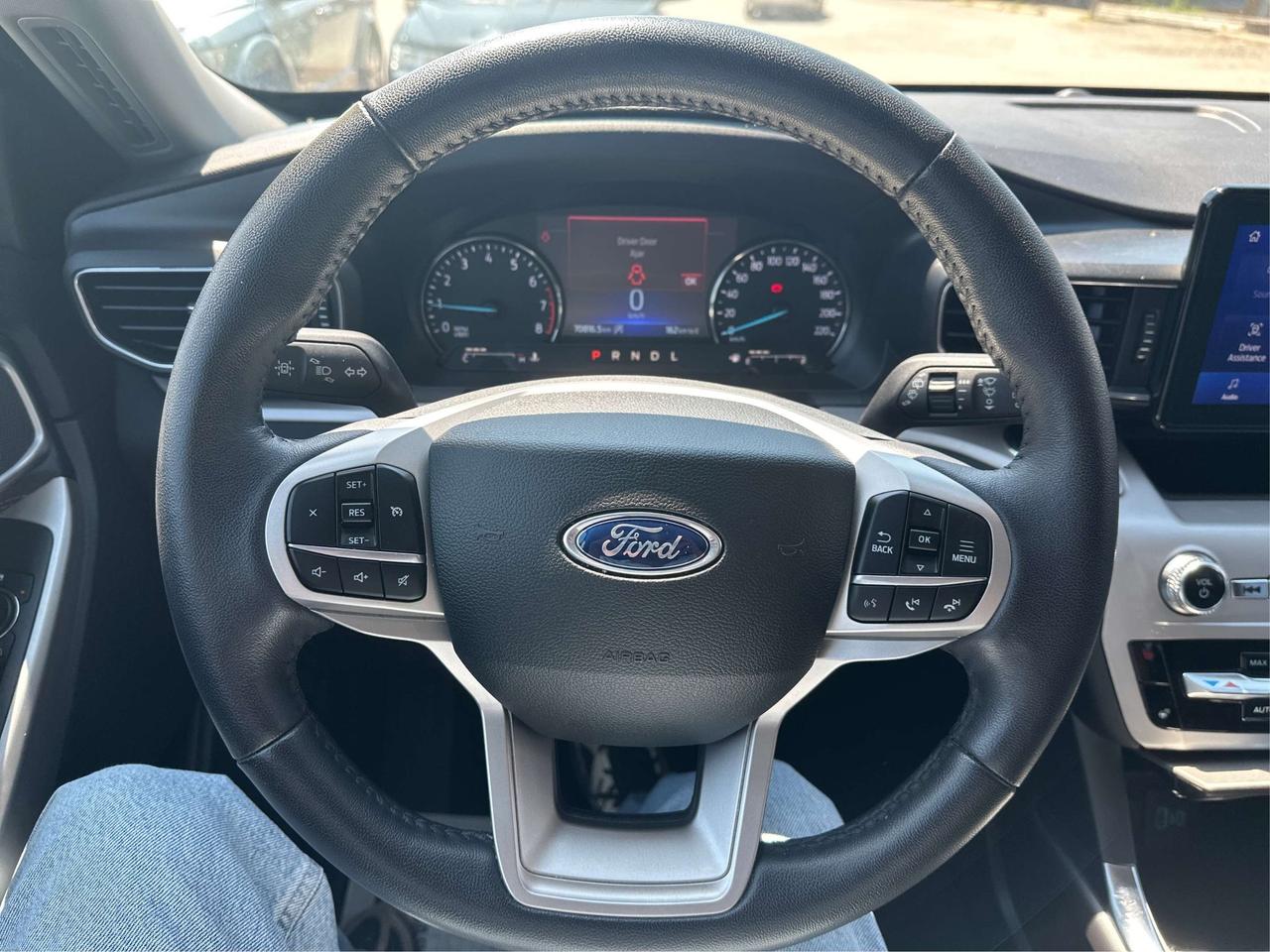 2024 Ford Explorer LEATHER CERTIFIED LOW KM  WE FINANCE ALL CREDIT! Photo
