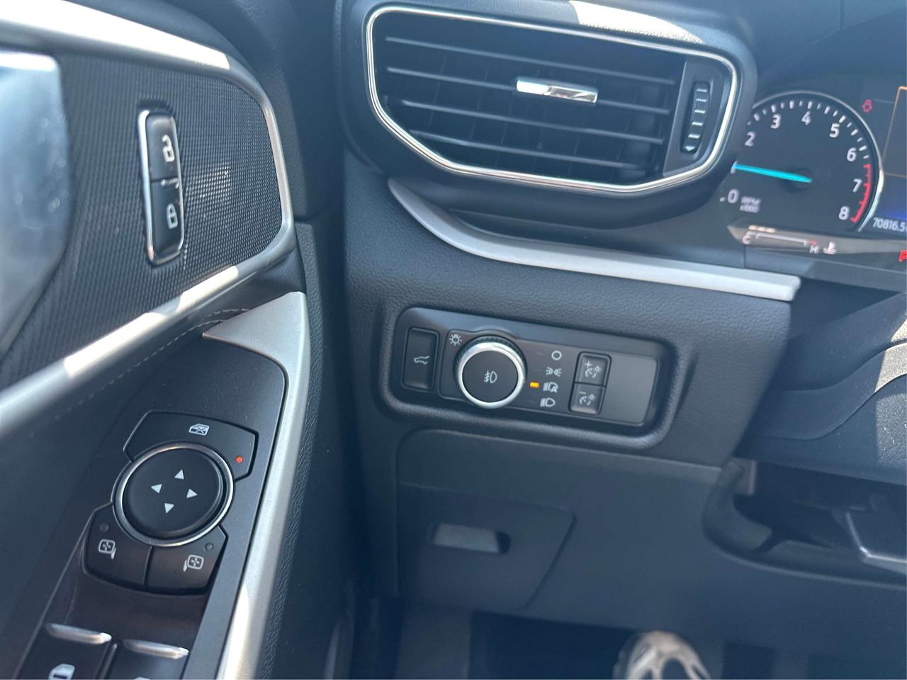 2024 Ford Explorer LEATHER CERTIFIED LOW KM  WE FINANCE ALL CREDIT! Photo