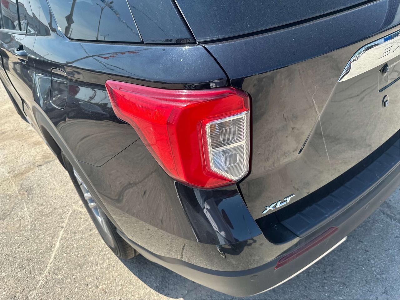 2024 Ford Explorer LEATHER CERTIFIED LOW KM  WE FINANCE ALL CREDIT! Photo