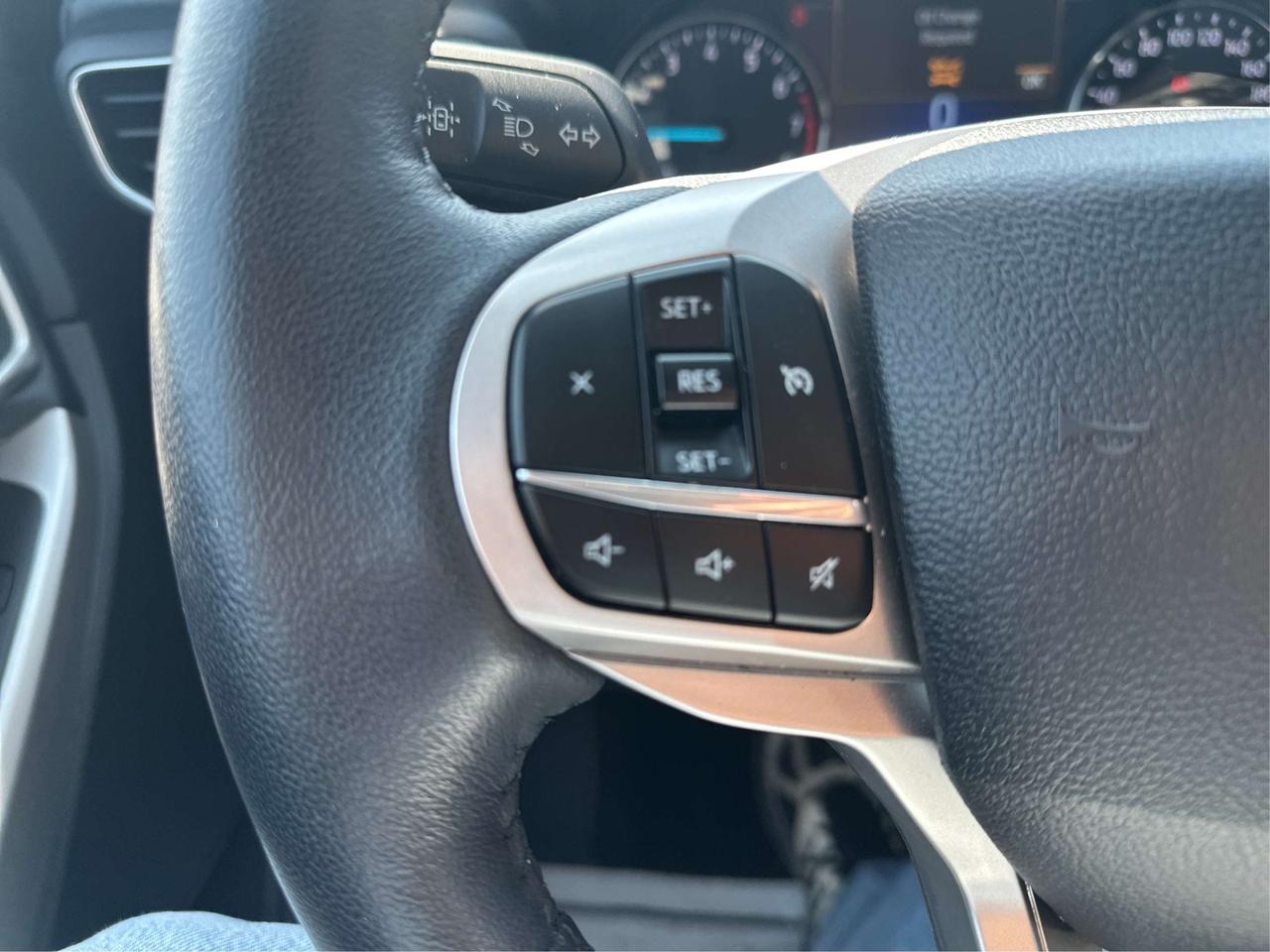 2024 Ford Explorer LEATHER CERTIFIED LOW KM  WE FINANCE ALL CREDIT! Photo