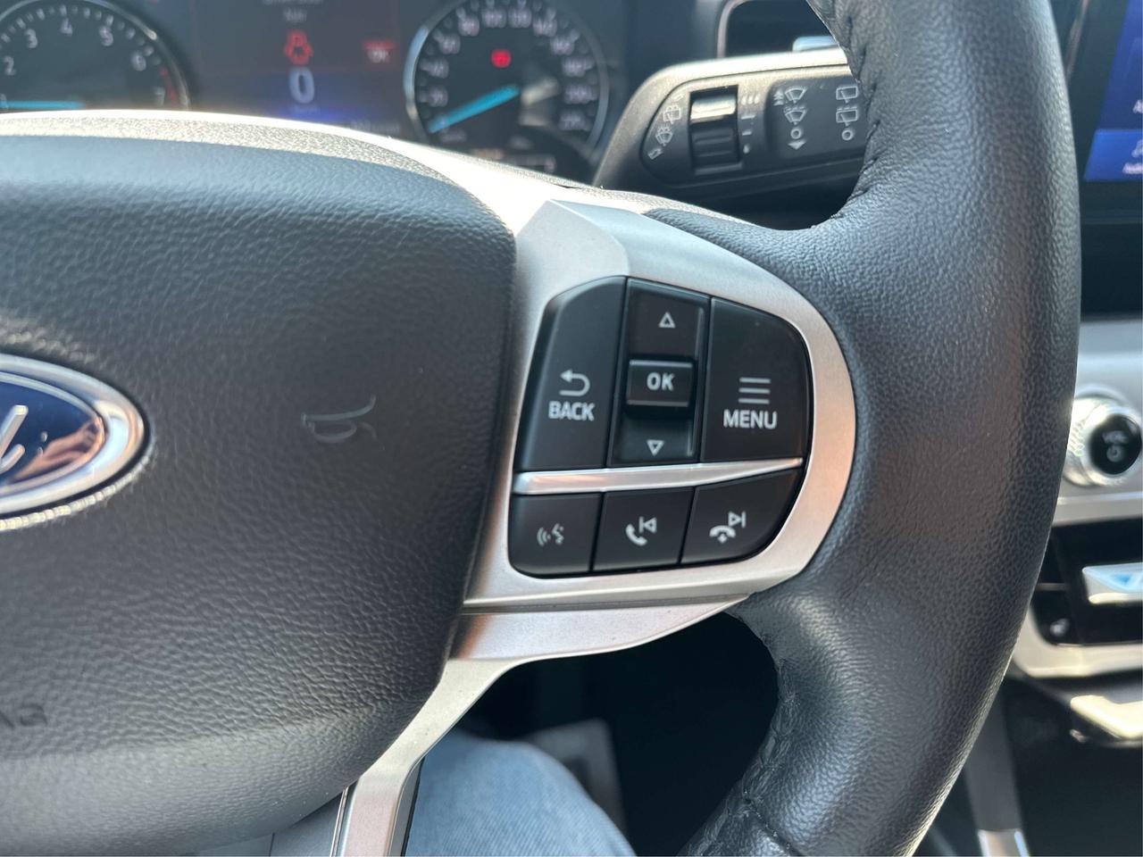2024 Ford Explorer LEATHER CERTIFIED LOW KM  WE FINANCE ALL CREDIT! Photo