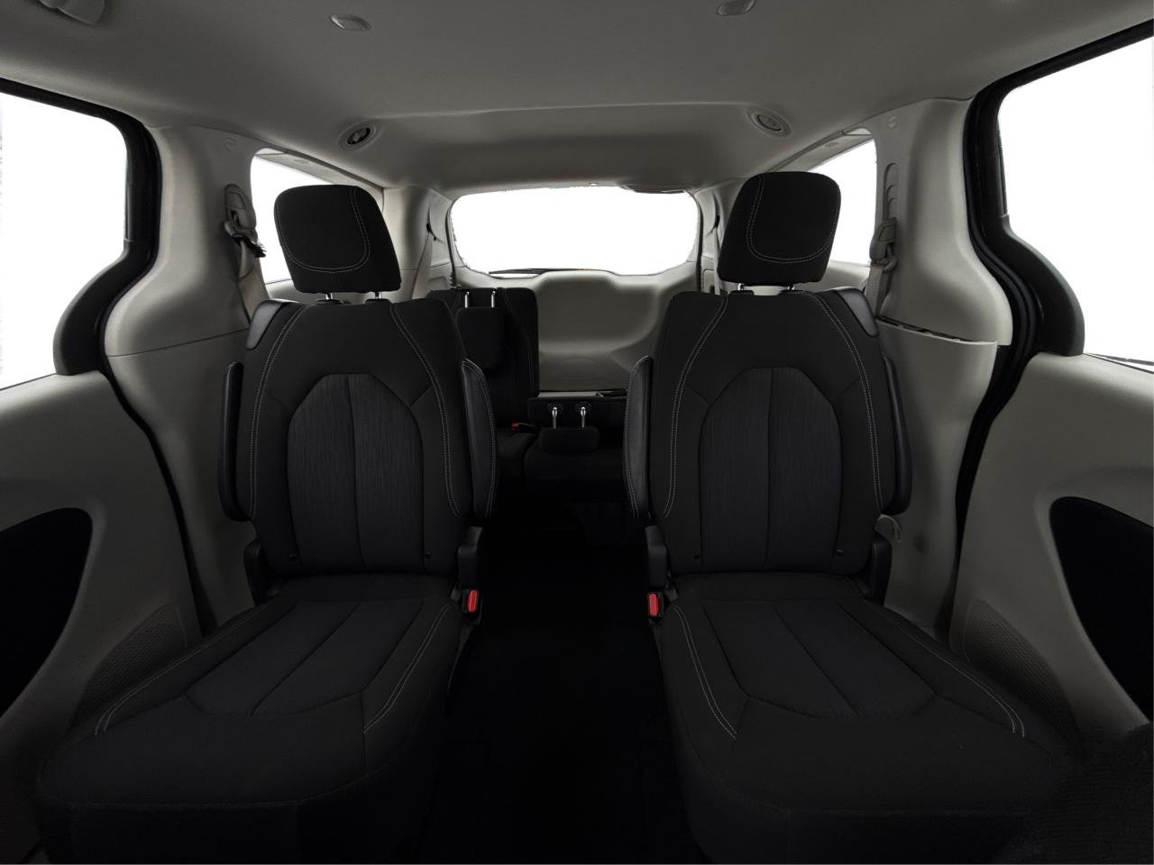 2024 Chrysler Grand Caravan HEATED SEATS CLEAN MUST SEE WE FINANCE ALL CREDIT Photo