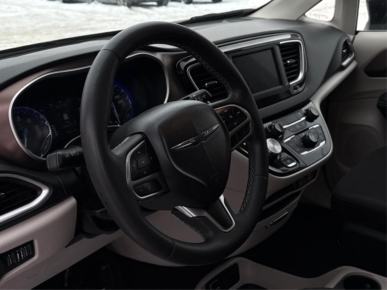 2024 Chrysler Grand Caravan HEATED SEATS CLEAN MUST SEE WE FINANCE ALL CREDIT Photo