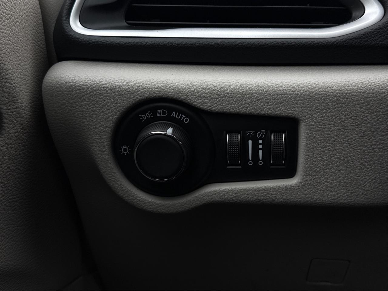 2024 Chrysler Grand Caravan HEATED SEATS CLEAN MUST SEE WE FINANCE ALL CREDIT Photo