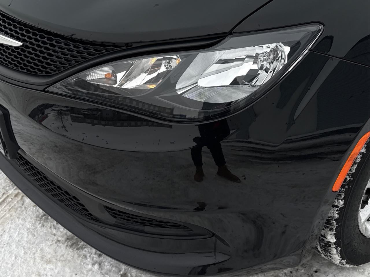 2024 Chrysler Grand Caravan HEATED SEATS CLEAN MUST SEE WE FINANCE ALL CREDIT Photo