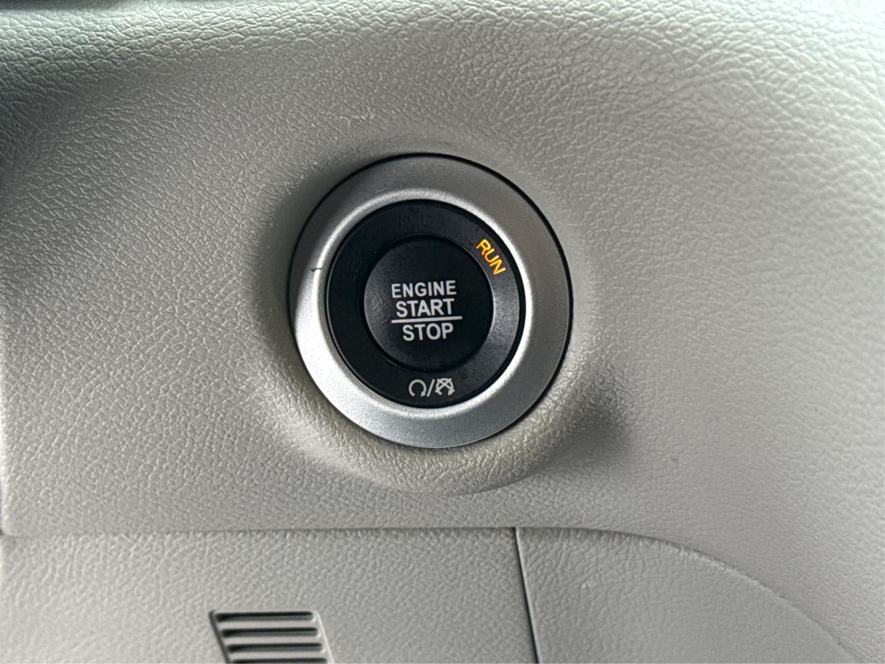 2024 Chrysler Grand Caravan HEATED SEATS CLEAN MUST SEE WE FINANCE ALL CREDIT Photo