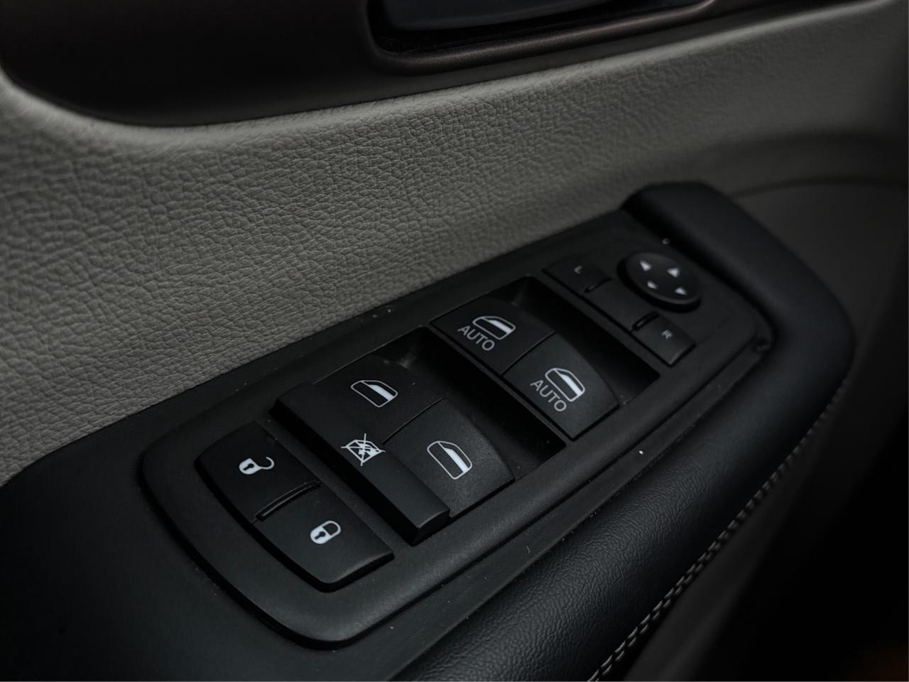 2024 Chrysler Grand Caravan HEATED SEATS CLEAN MUST SEE WE FINANCE ALL CREDIT Photo