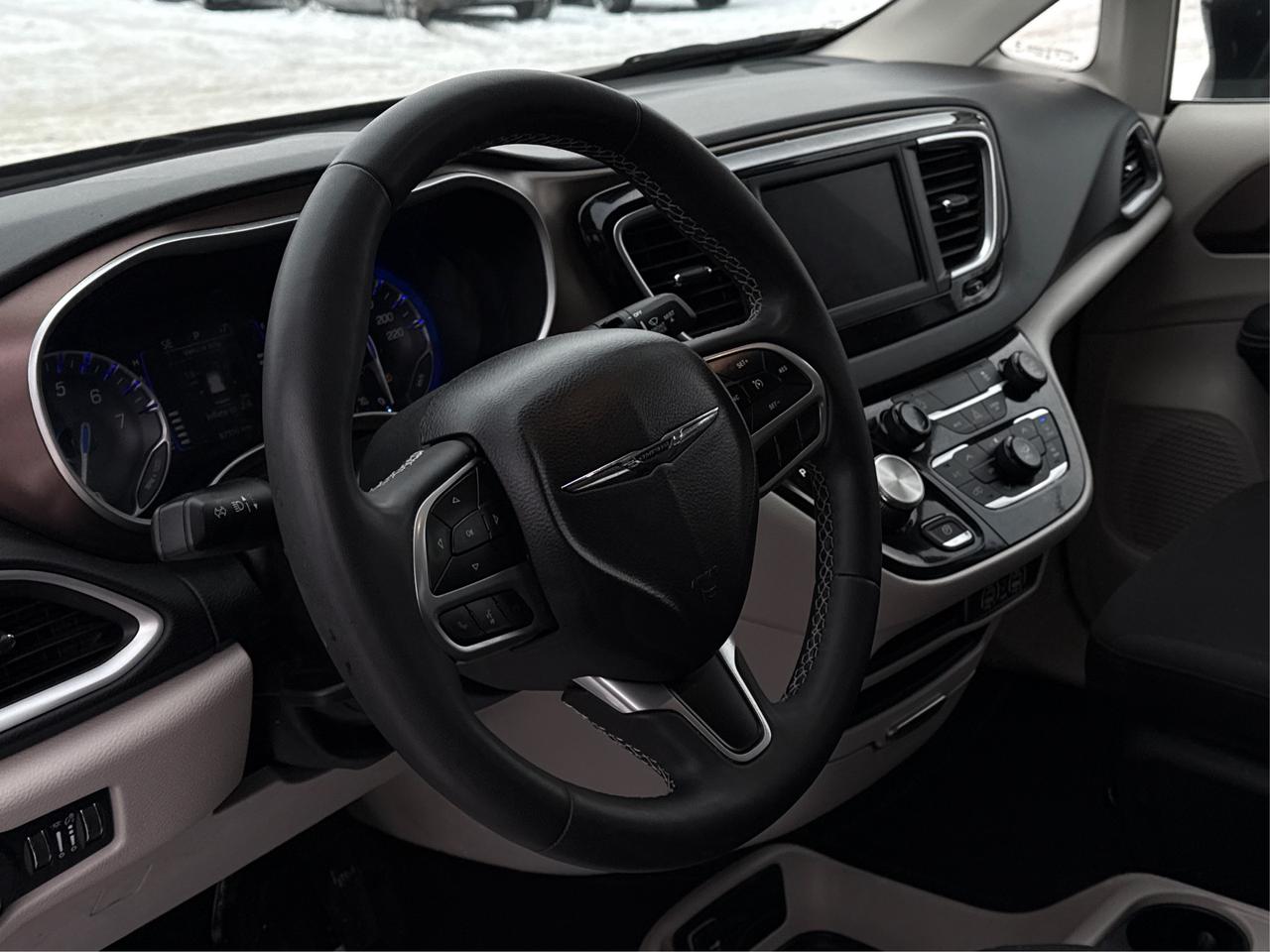 2024 Chrysler Grand Caravan SXT CERTIFIED CLEAN MUST SEE WE FINANCE ALL CREDIT Photo