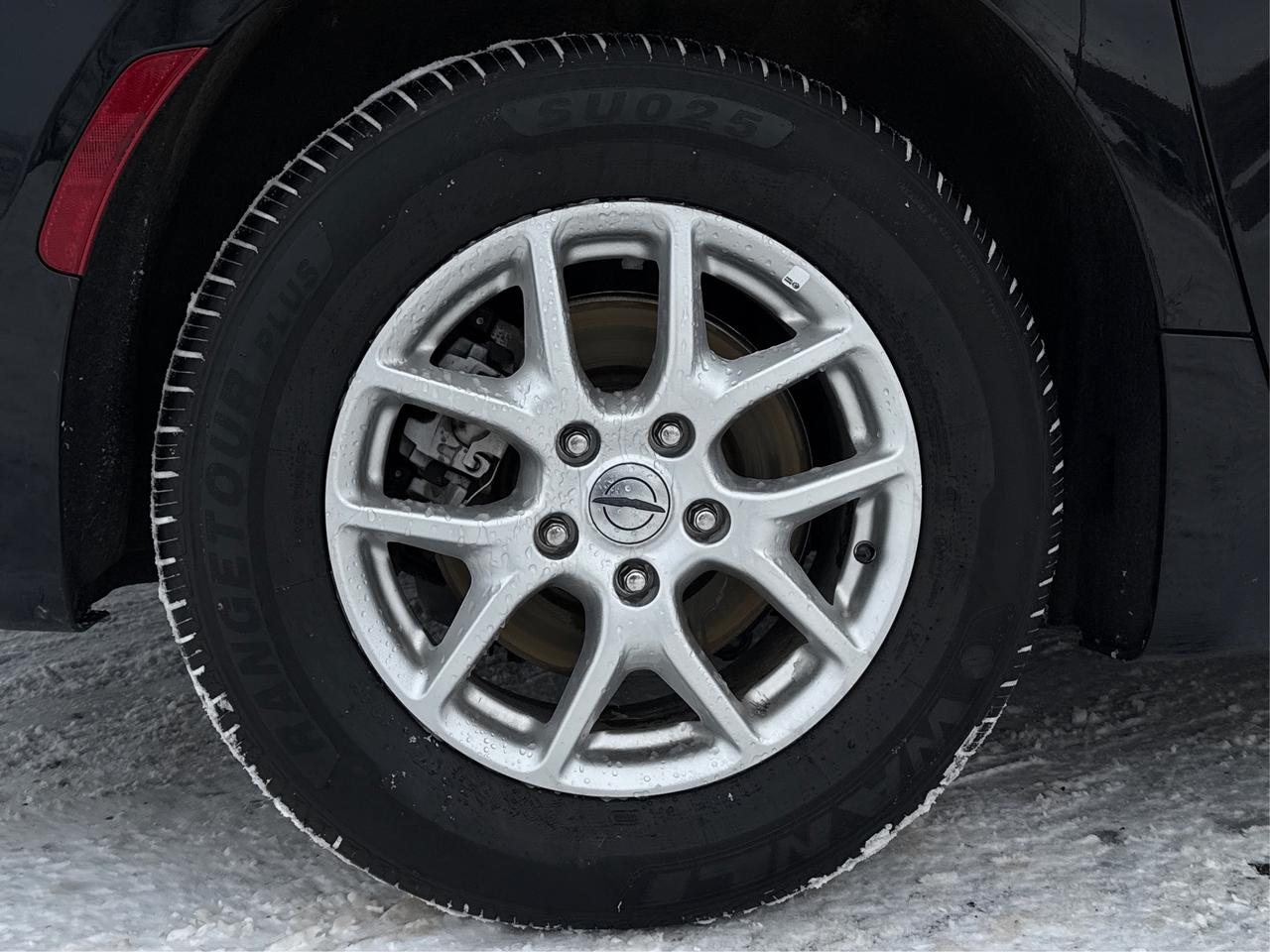 2024 Chrysler Grand Caravan SXT CERTIFIED CLEAN MUST SEE WE FINANCE ALL CREDIT Photo