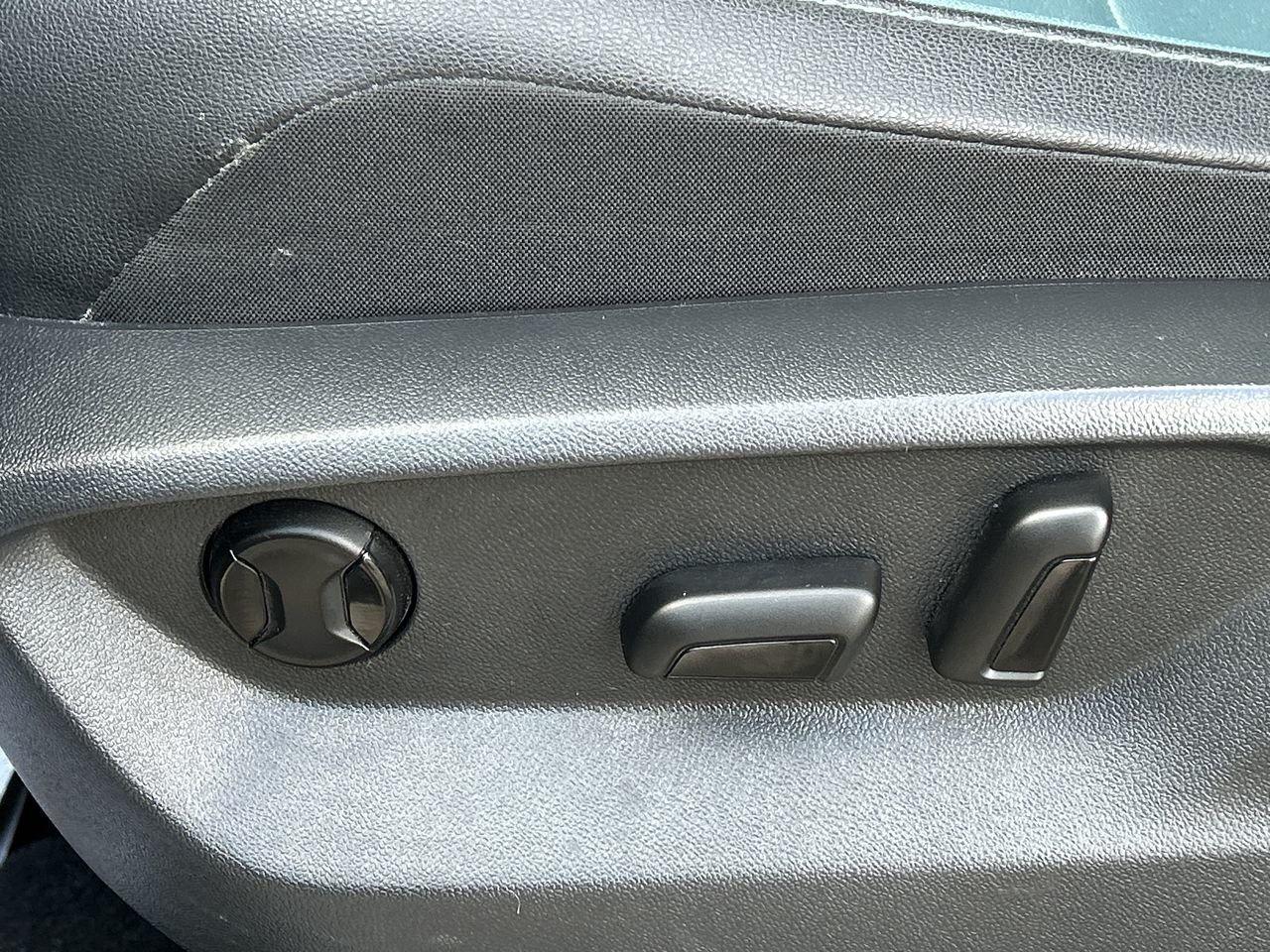 2020 Volkswagen Tiguan IQ Drive 2.0T 4MOTION NEW BRAKES  Panoramic Roof Photo