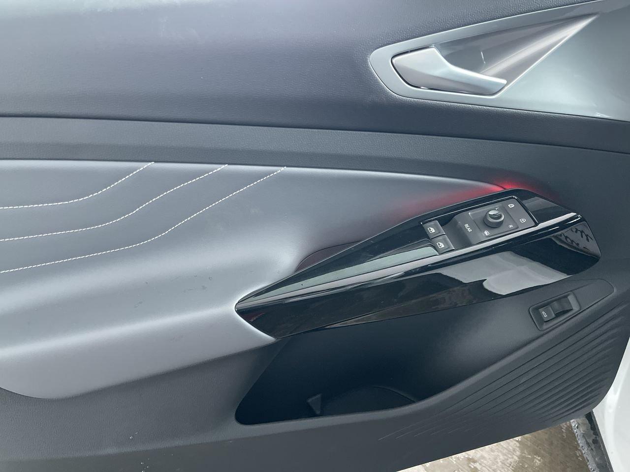 2025 Volkswagen ID.4 Pro S FREE WINTER TIRE SET  2-YEAR PPM FREE  2025 Photo