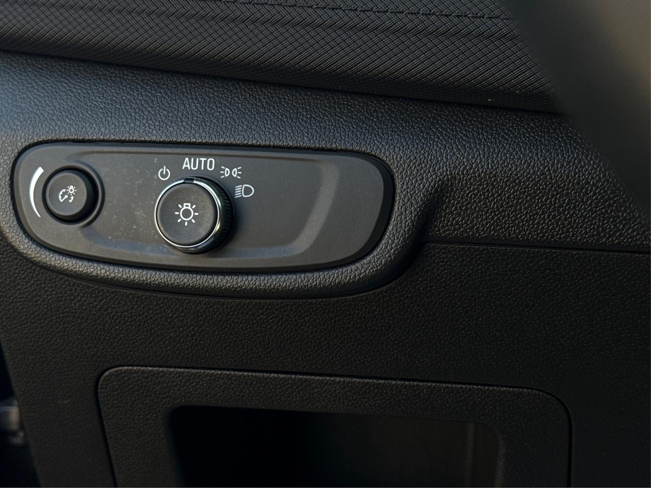 2024 Chevrolet TrailBlazer AWD HEATED SEATS MINT WE FINANCE ALL CREDIT! Photo