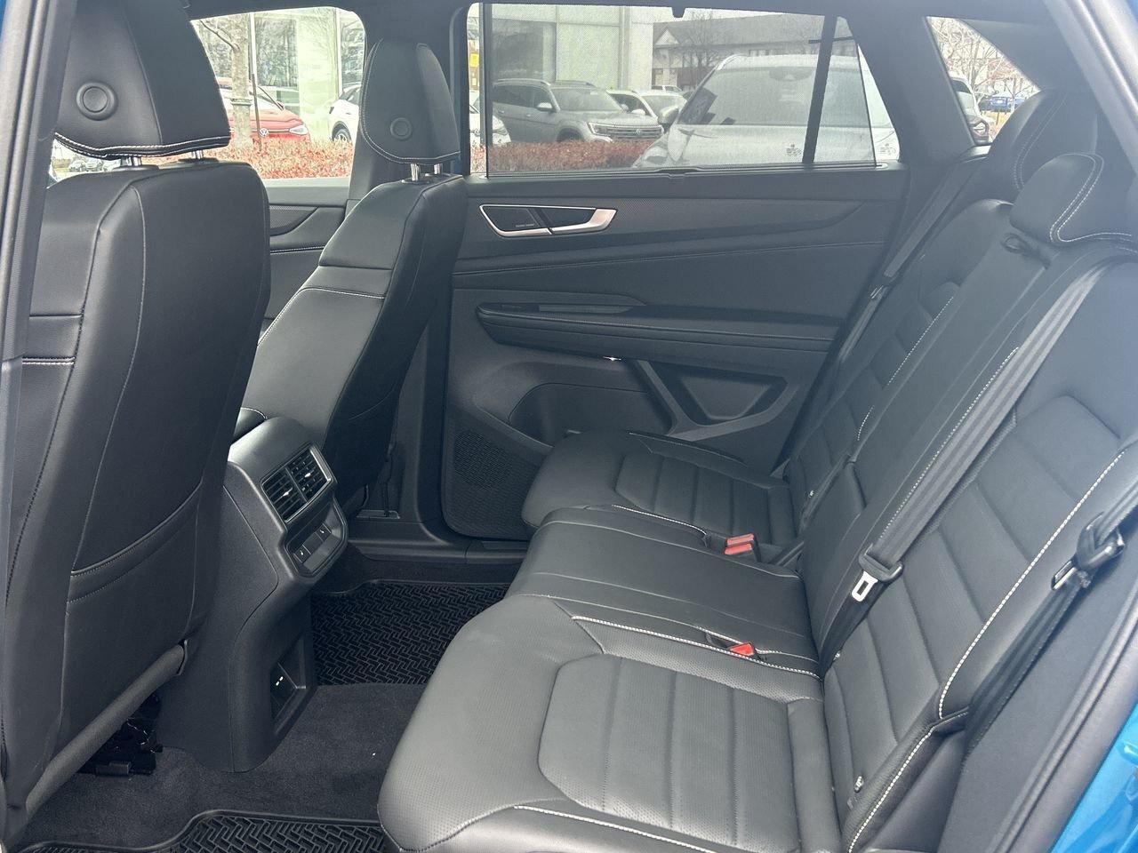 2024 Volkswagen Atlas Cross Sport Highline 2.0 TSI 4MOTION Tow Hitch  Panoramic Roof Photo