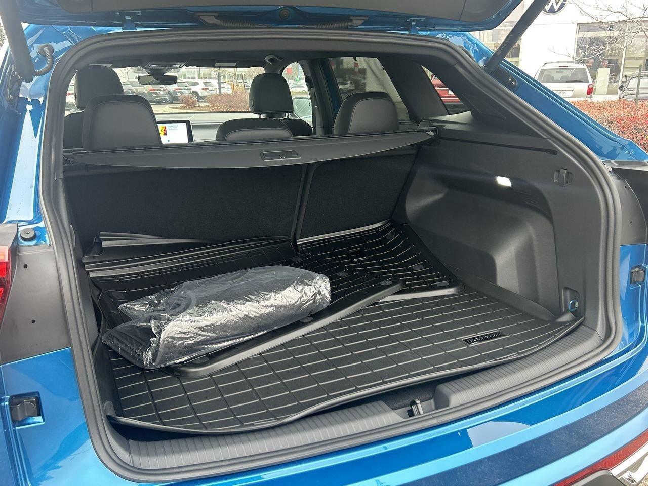 2024 Volkswagen Atlas Cross Sport Highline 2.0 TSI 4MOTION Tow Hitch  Panoramic Roof Photo