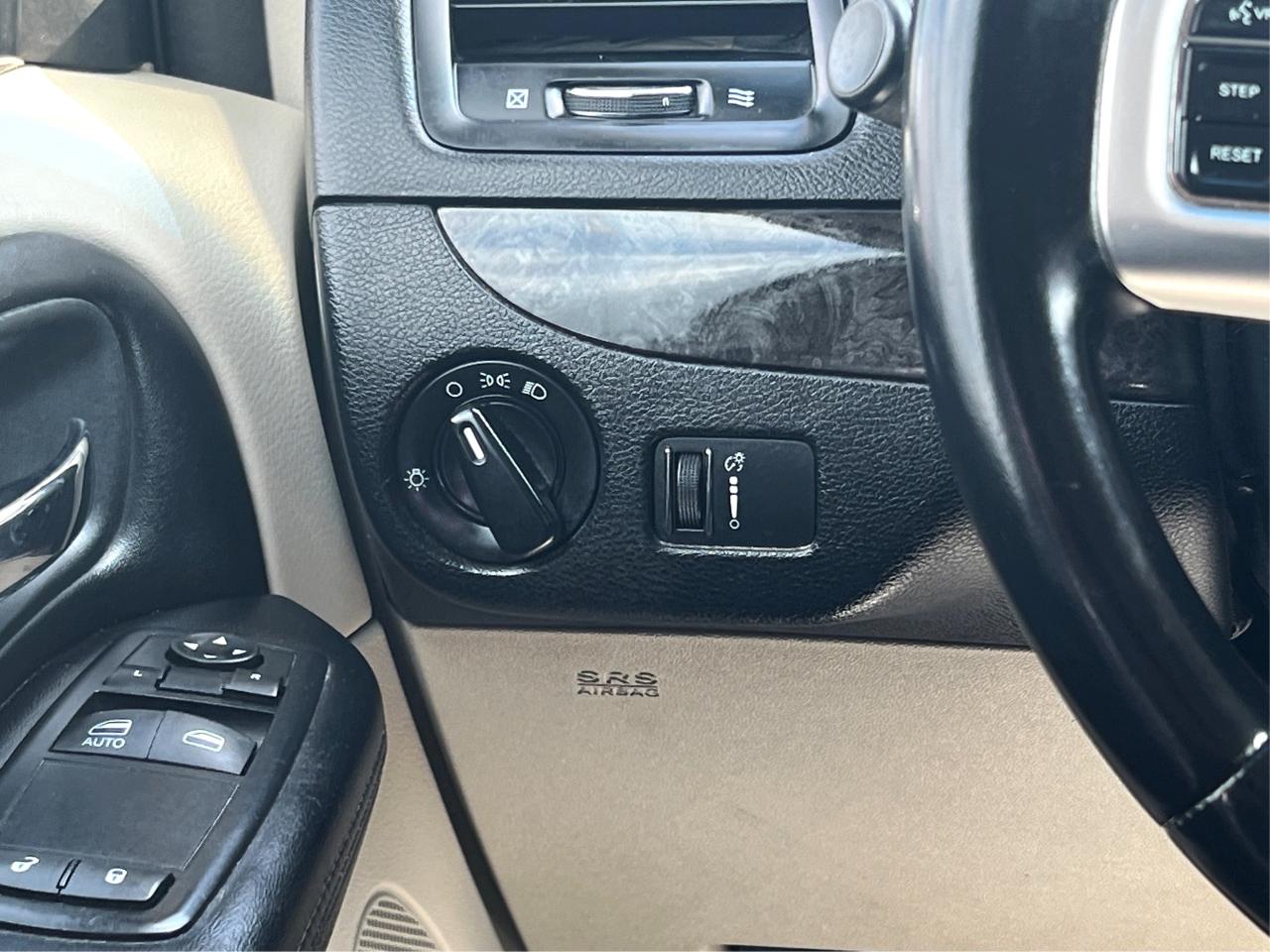 2016 Dodge Grand Caravan SXT CLEAN MUST SEE WE FINANCE ALL CREDIT APPLY NOW Photo