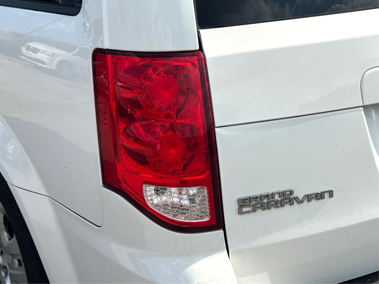 2016 Dodge Grand Caravan SXT CLEAN MUST SEE WE FINANCE ALL CREDIT APPLY NOW Photo