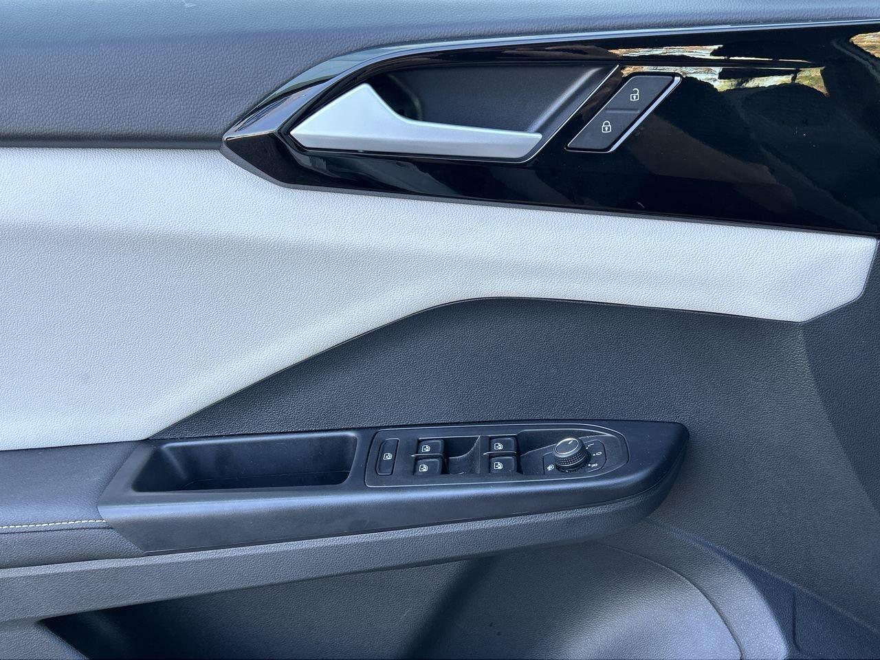 2025 Volkswagen Taos Trendline 4MOTION Adaptive Cruise  Alloy Wheels  M Photo