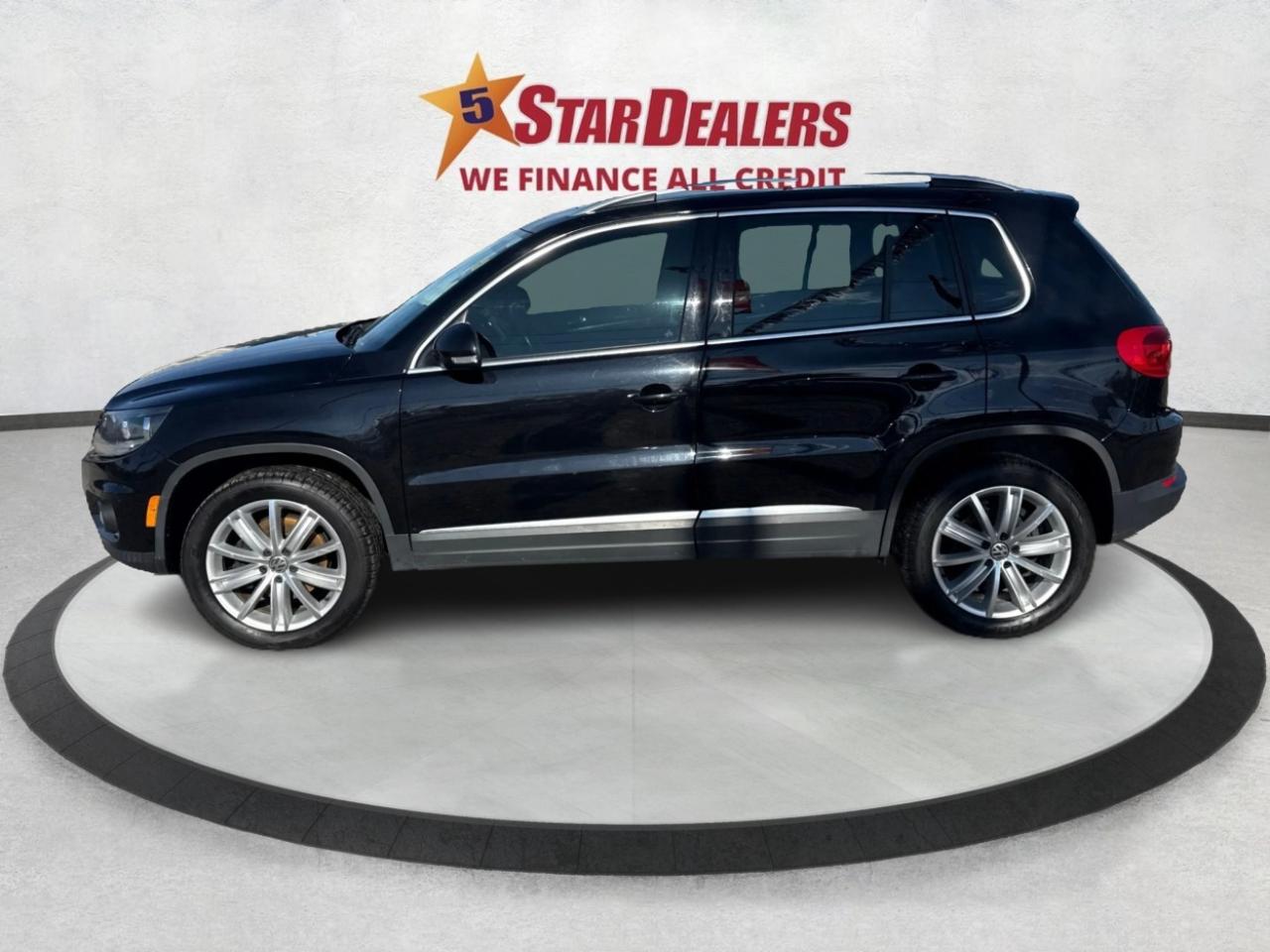 2017 Volkswagen Tiguan PANO ROOF HEATED SEATS CLEAN! WE FINANCE ALL CREDT Photo3