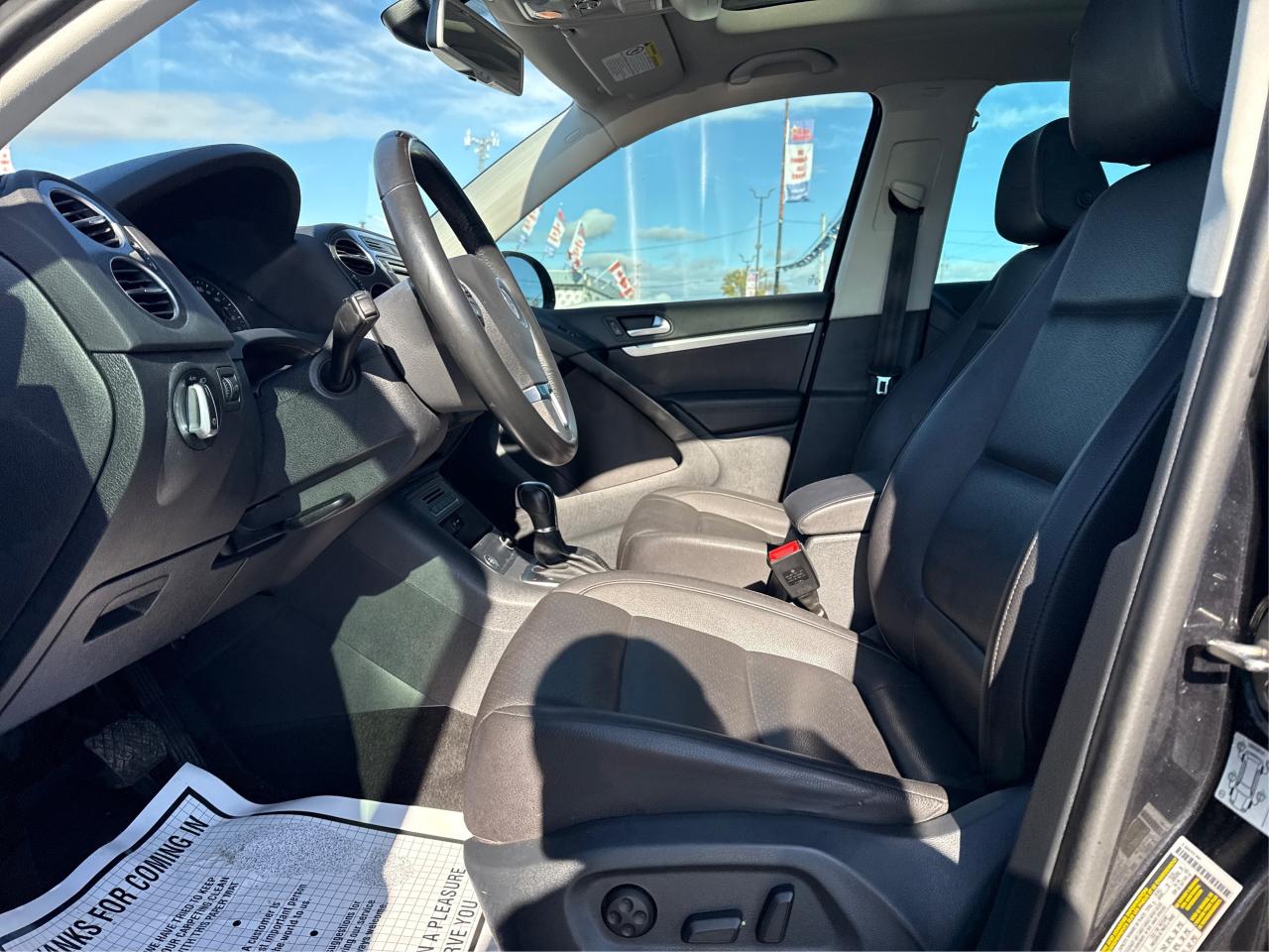 2017 Volkswagen Tiguan PANO ROOF HEATED SEATS CLEAN! WE FINANCE ALL CREDT Photo