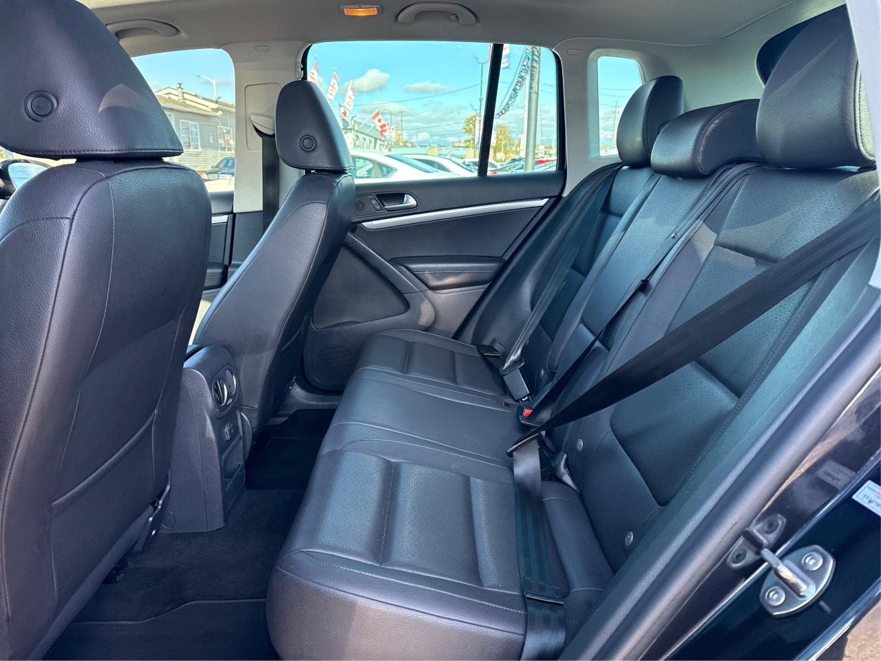 2017 Volkswagen Tiguan PANO ROOF HEATED SEATS CLEAN! WE FINANCE ALL CREDT Photo