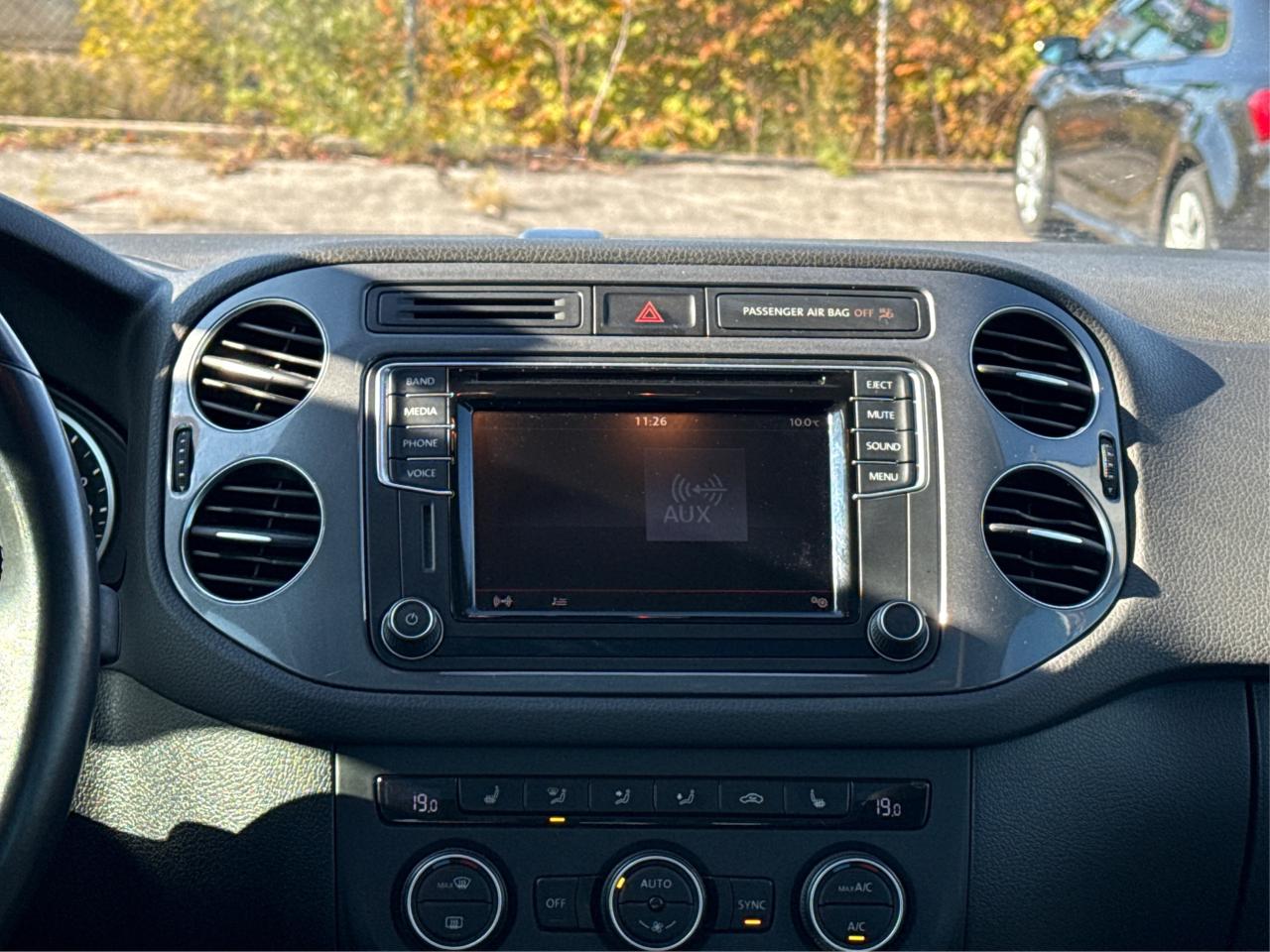 2017 Volkswagen Tiguan PANO ROOF HEATED SEATS CLEAN! WE FINANCE ALL CREDT Photo