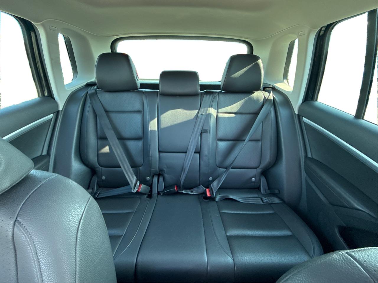 2017 Volkswagen Tiguan PANO ROOF HEATED SEATS CLEAN! WE FINANCE ALL CREDT Photo