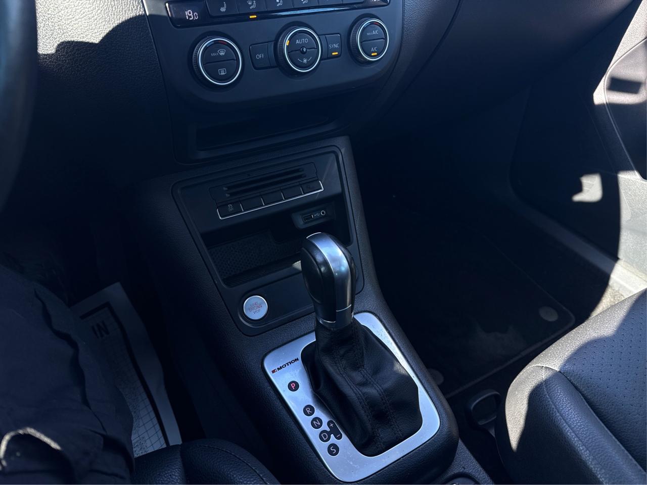 2017 Volkswagen Tiguan PANO ROOF HEATED SEATS CLEAN! WE FINANCE ALL CREDT Photo