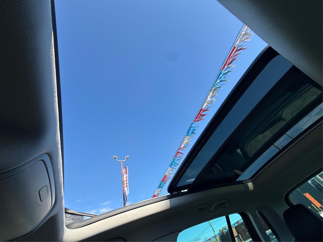 2017 Volkswagen Tiguan PANO ROOF HEATED SEATS CLEAN! WE FINANCE ALL CREDT Photo