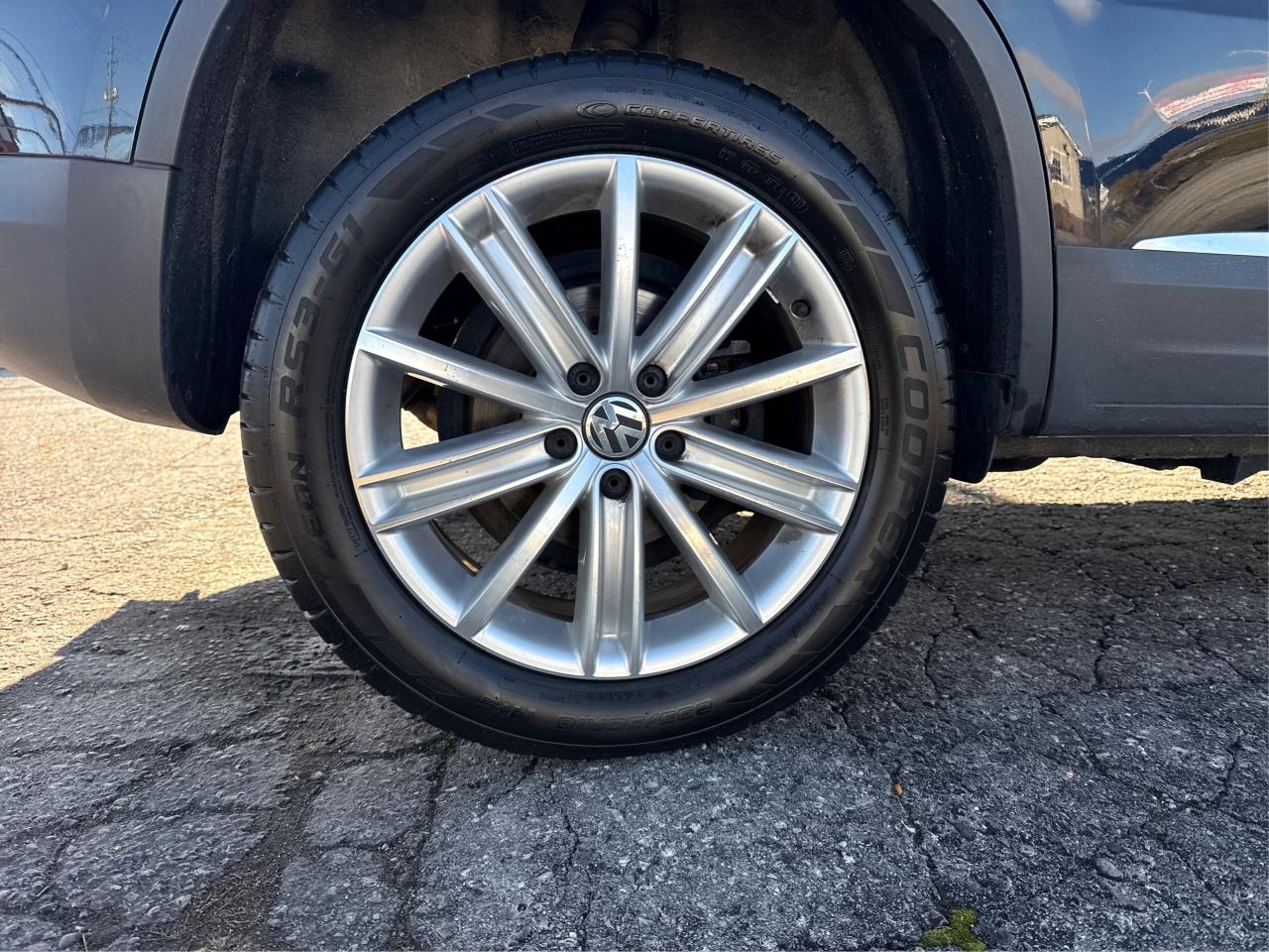 2017 Volkswagen Tiguan PANO ROOF HEATED SEATS CLEAN! WE FINANCE ALL CREDT Photo