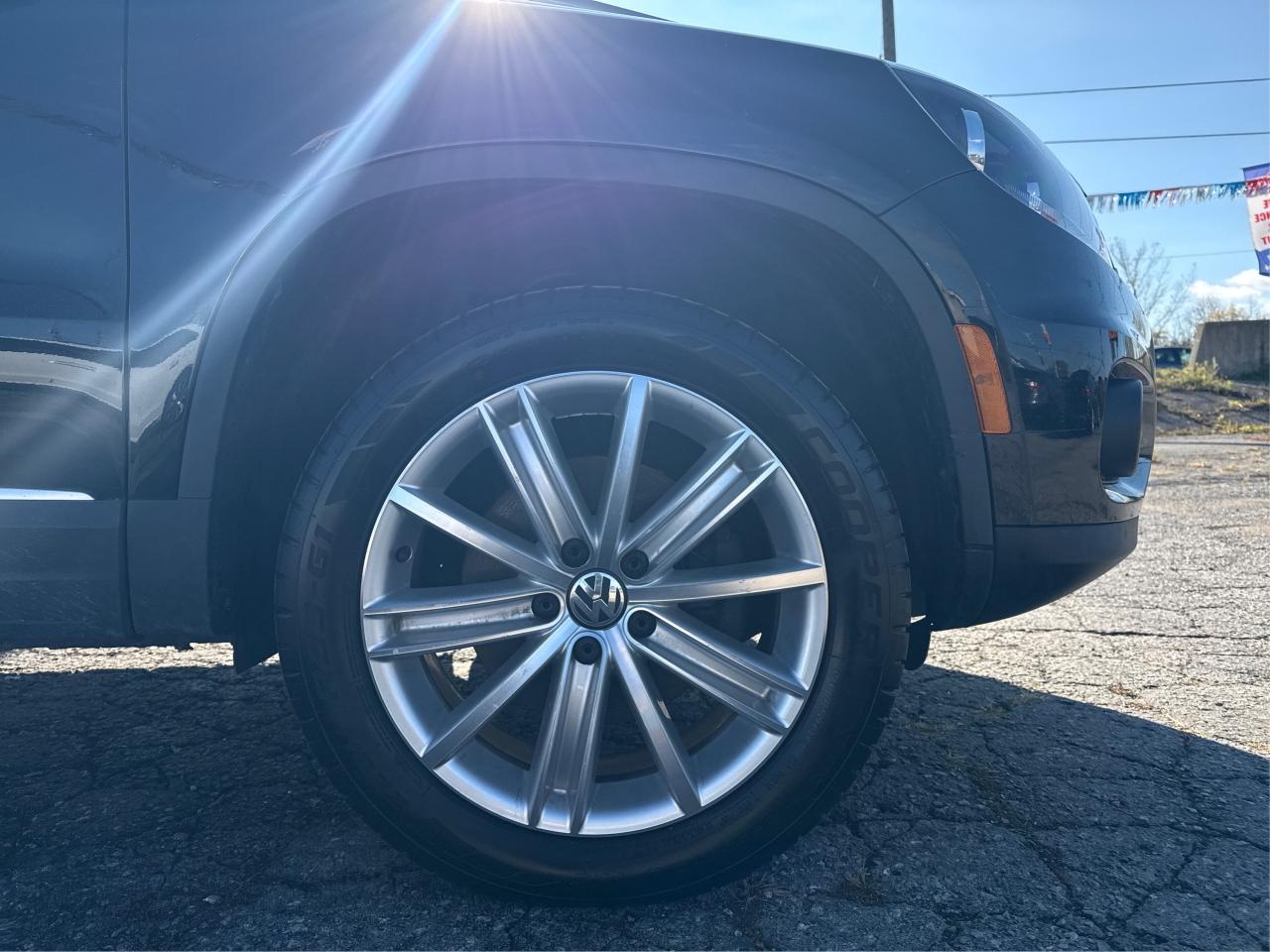 2017 Volkswagen Tiguan PANO ROOF HEATED SEATS CLEAN! WE FINANCE ALL CREDT Photo