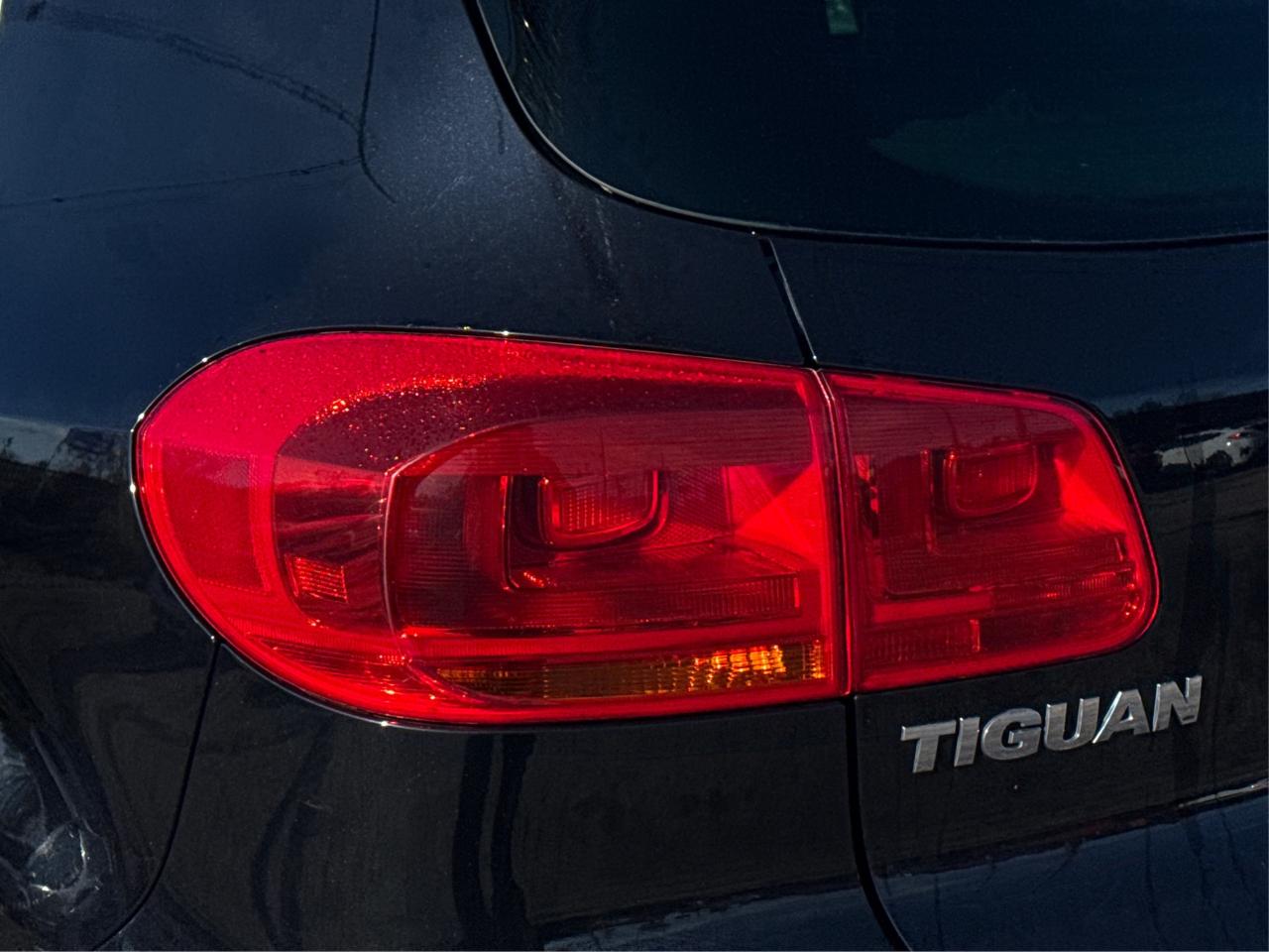 2017 Volkswagen Tiguan PANO ROOF HEATED SEATS CLEAN! WE FINANCE ALL CREDT Photo