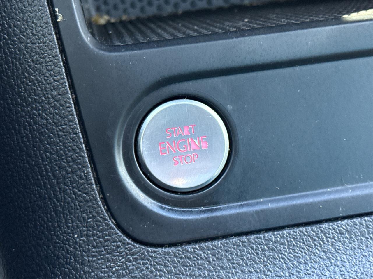 2017 Volkswagen Tiguan PANO ROOF HEATED SEATS CLEAN! WE FINANCE ALL CREDT Photo