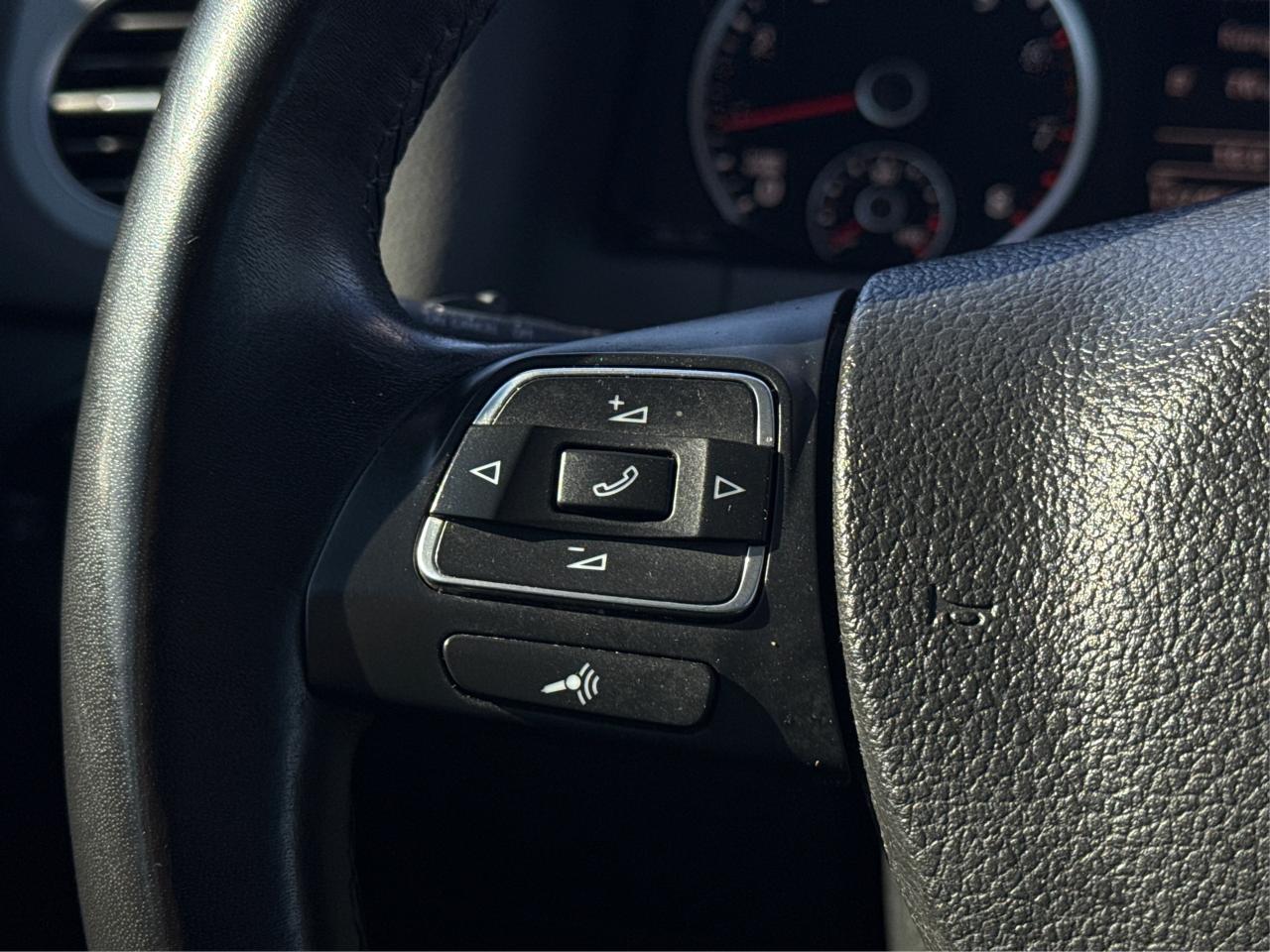 2017 Volkswagen Tiguan PANO ROOF HEATED SEATS CLEAN! WE FINANCE ALL CREDT Photo