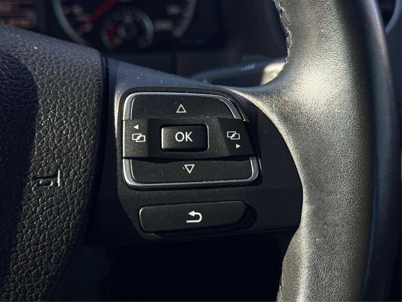 2017 Volkswagen Tiguan PANO ROOF HEATED SEATS CLEAN! WE FINANCE ALL CREDT Photo