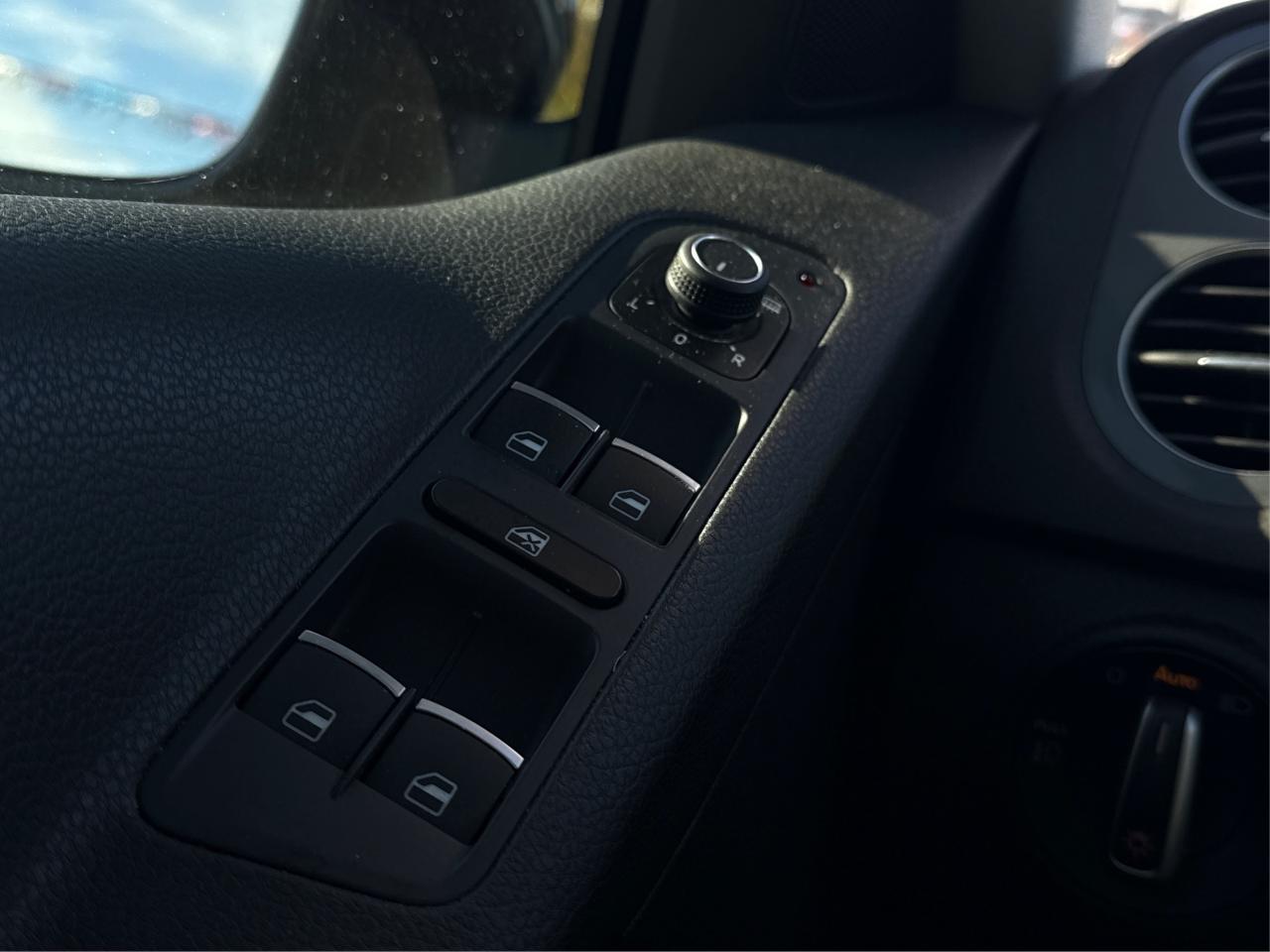 2017 Volkswagen Tiguan PANO ROOF HEATED SEATS CLEAN! WE FINANCE ALL CREDT Photo