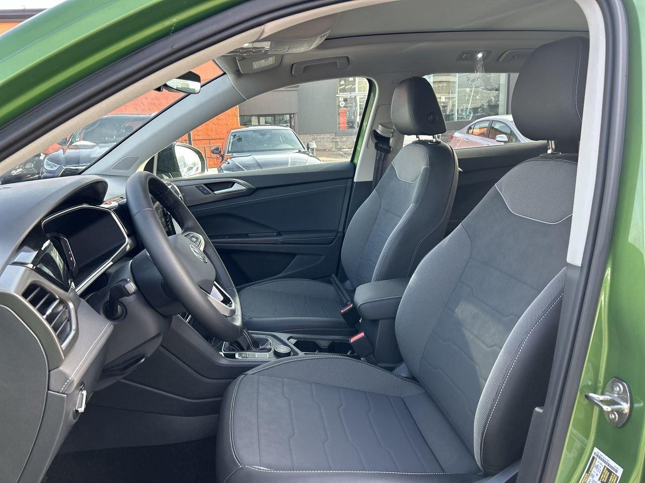 2025 Volkswagen Taos Comfortline Black Edition 4MOTION (LIMITED INVENTO Photo