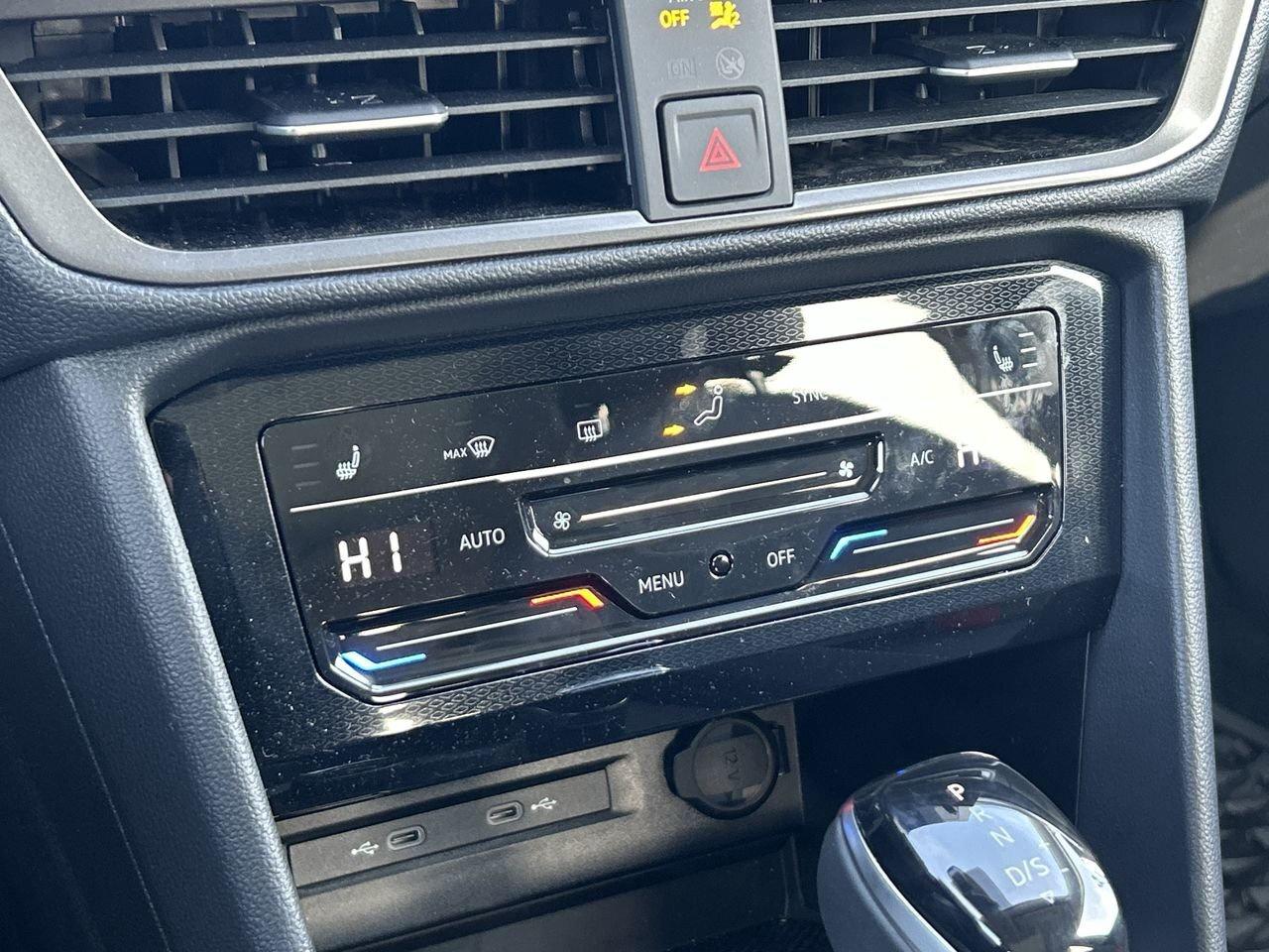 2025 Volkswagen Taos Comfortline Black Edition 4MOTION (LIMITED INVENTO Photo