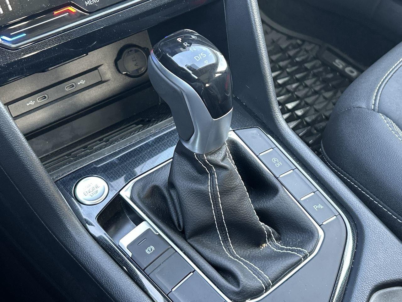 2025 Volkswagen Taos Comfortline Black Edition 4MOTION (LIMITED INVENTO Photo