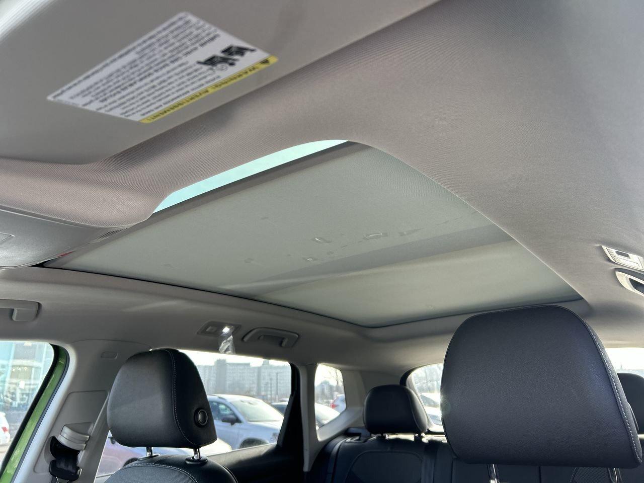 2025 Volkswagen Taos Comfortline Black Edition 4MOTION (LIMITED INVENTO Photo