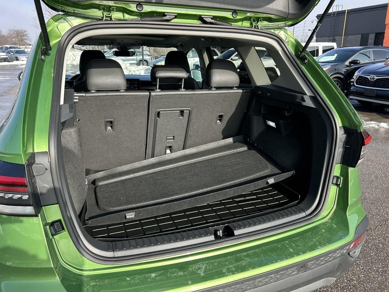 2025 Volkswagen Taos Comfortline Black Edition 4MOTION (LIMITED INVENTO Photo