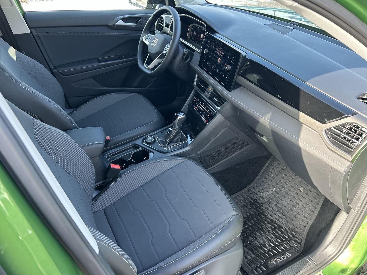 2025 Volkswagen Taos Comfortline Black Edition 4MOTION (LIMITED INVENTO Photo