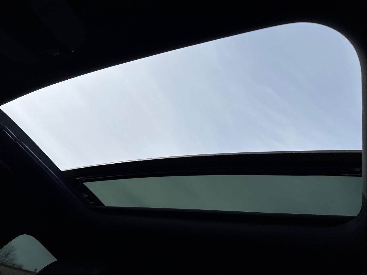 2019 Hyundai Veloster Turbo Tech LEATHER PANOROOF WE FINANCE ALL CREDIT! Photo