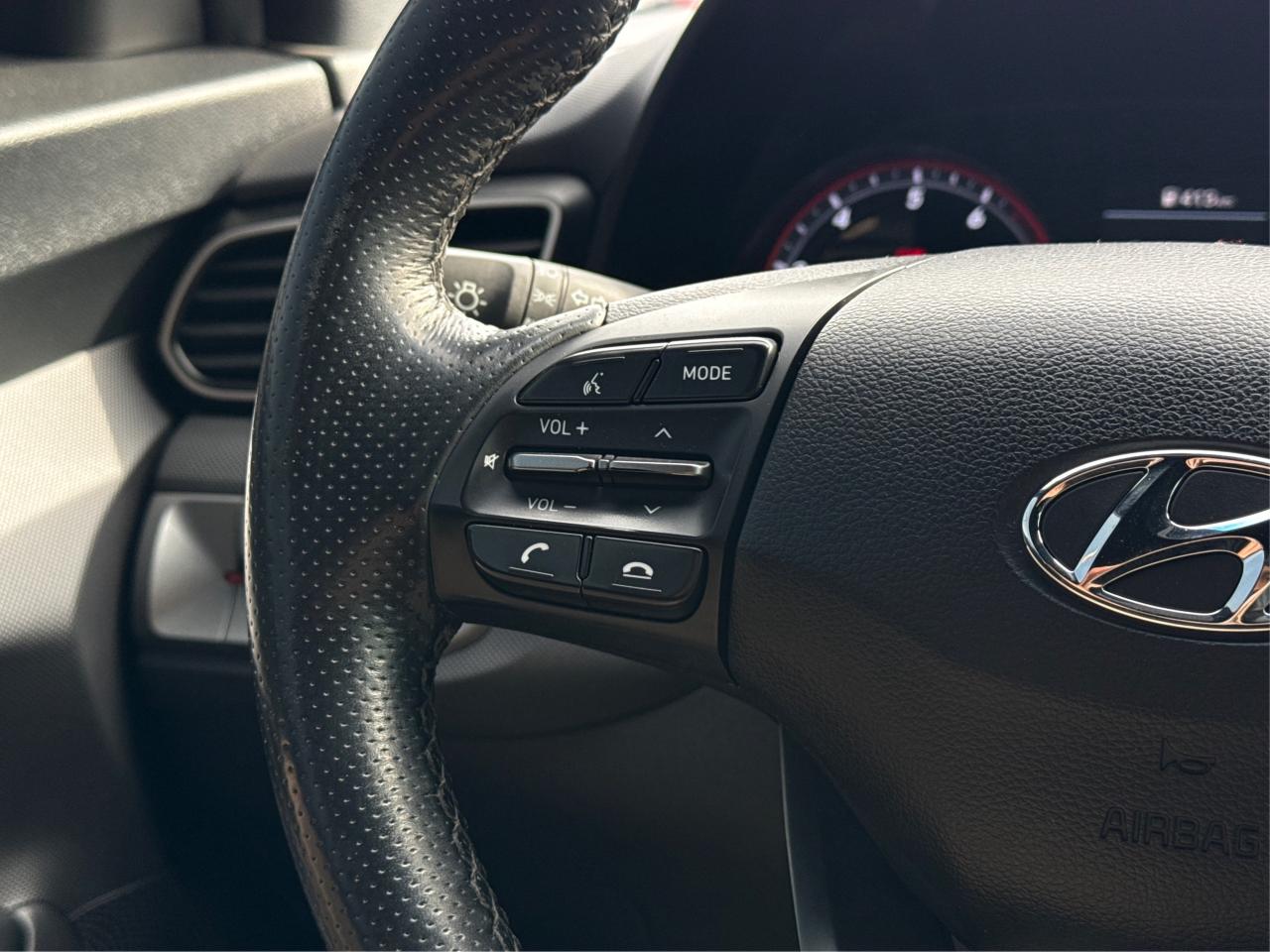 2019 Hyundai Veloster Turbo Tech LEATHER PANOROOF WE FINANCE ALL CREDIT! Photo