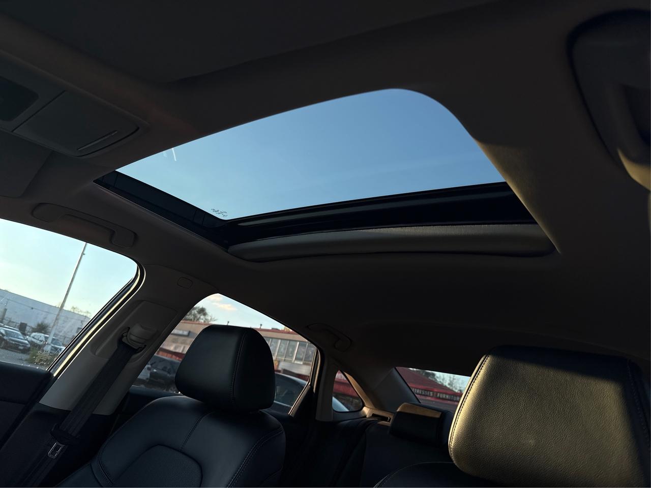 2022 Honda Civic Sedan NAV LEATHER SUNROOF LOADED! WE FINANCE ALL CREDIT Photo