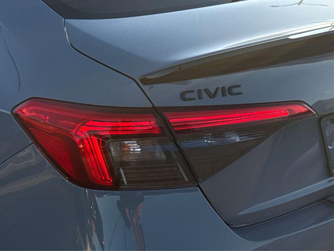 2022 Honda Civic NAV LEATHER SUNROOF LOADED! WE FINANCE ALL CREDIT Photo