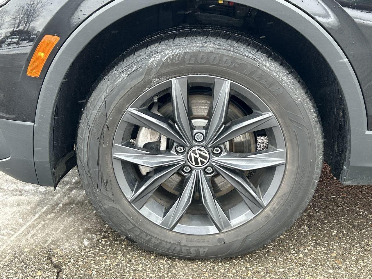 2022 Volkswagen Tiguan Comfortline 2.0T 4MOTION NEW ROTORS  Sunroof  Remo Photo