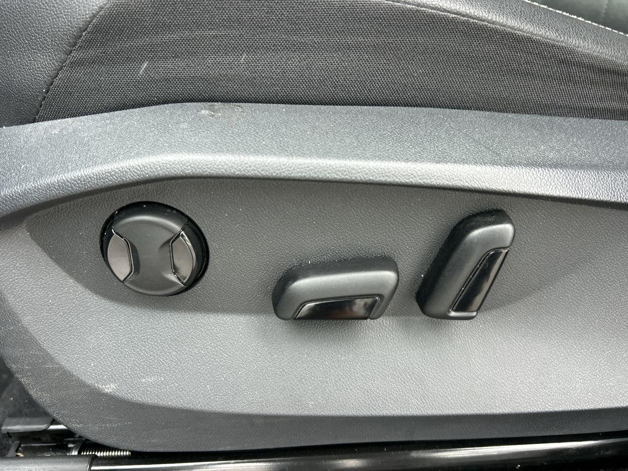 2022 Volkswagen Tiguan Comfortline 2.0T 4MOTION NEW ROTORS  Sunroof  Remo Photo