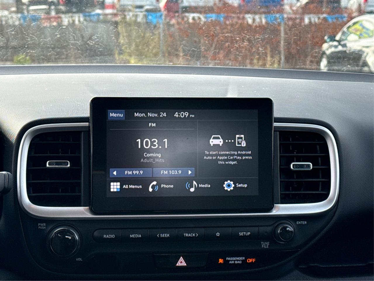 2024 Hyundai Venue POWER & HEATED SEATS LOW KMS WE FINANCE ALL CREDIT Photo